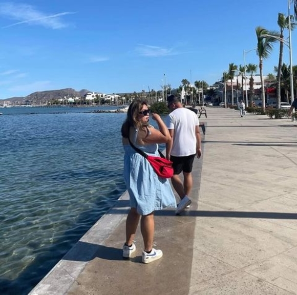 Meet your Posher, Karen grace - Picture 1 of 1